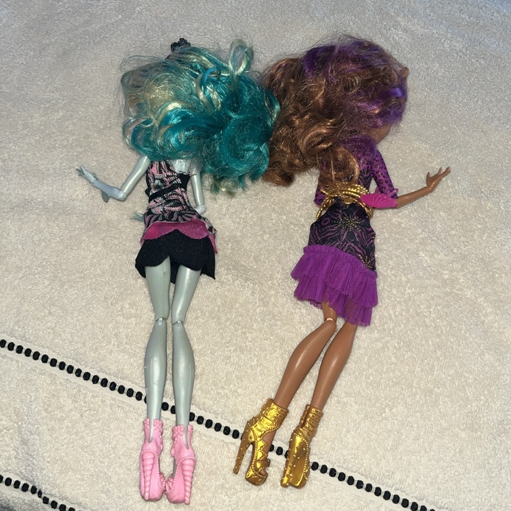 Original Lagoona Blue & Clawdeen Wolf - Picture 8 of 9
